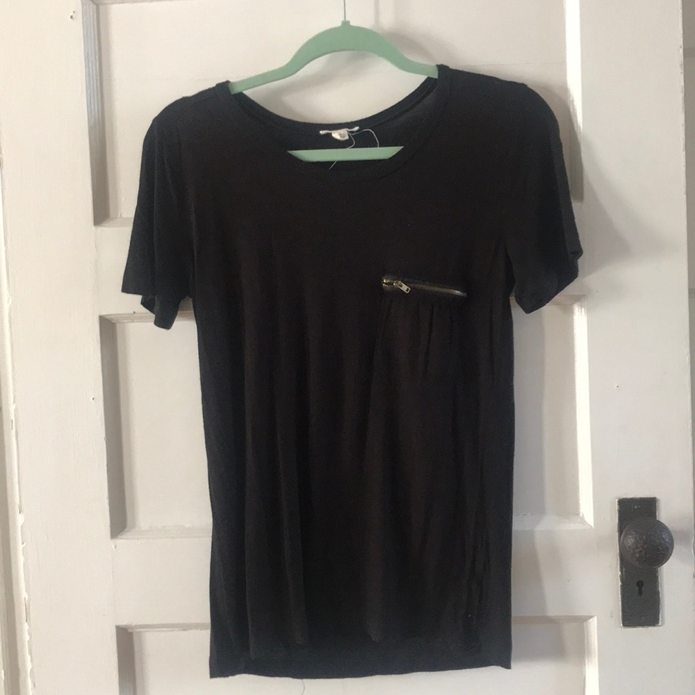 casual black t-shirt